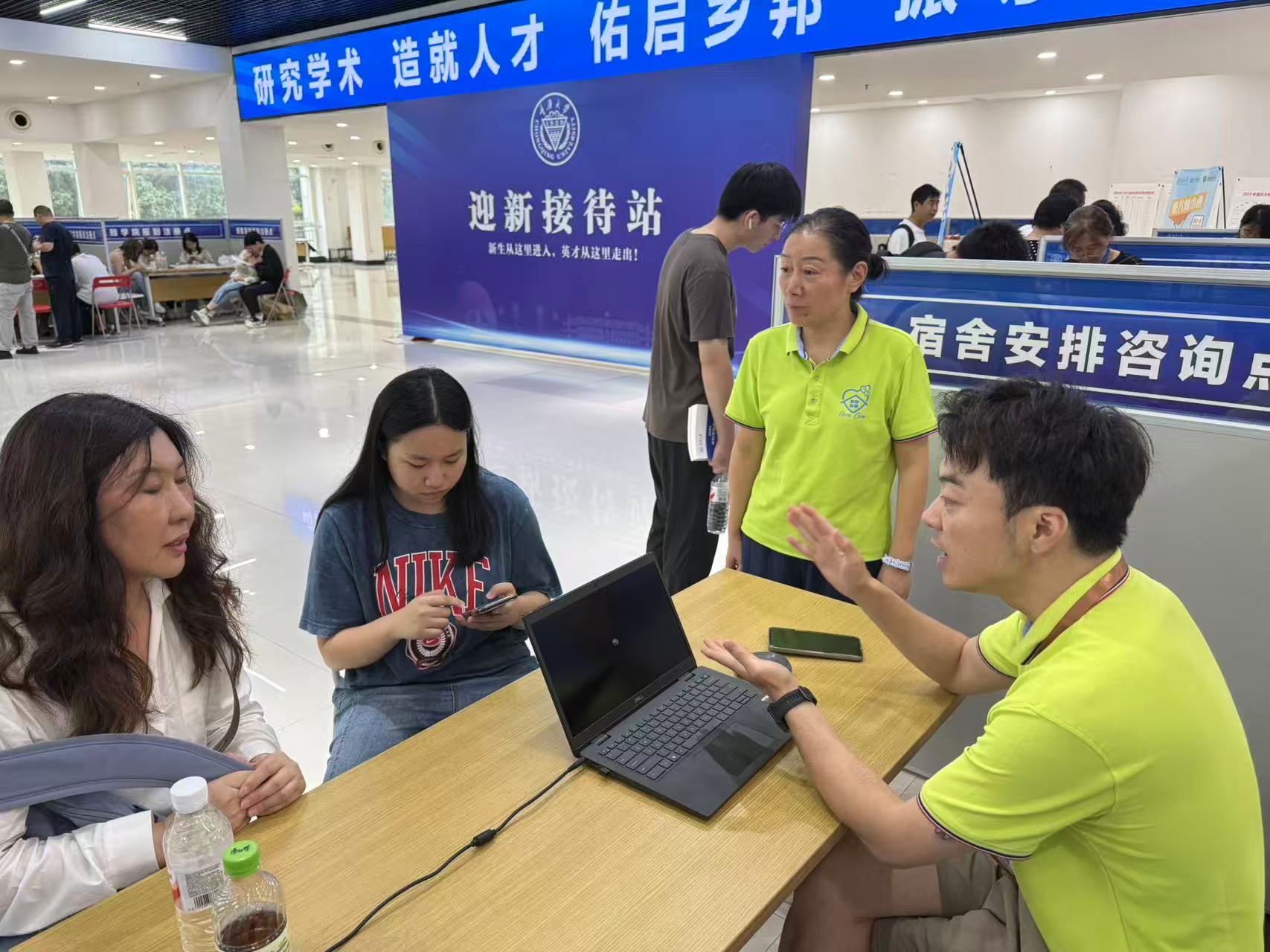 挂图作战、打表推进——楼宇管理中心顺利完成2025年学生宿舍送旧迎新第四阶段工作-重庆大学后勤管理处
